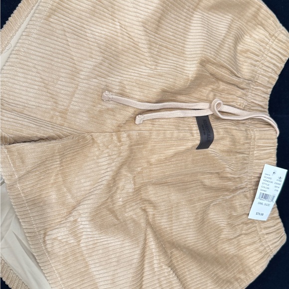 short essentials - Picture 3 of 3